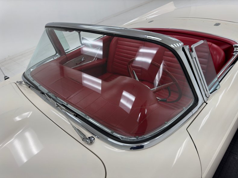 Unknown-Thunderbird-1957-Colonial-White-Red-7