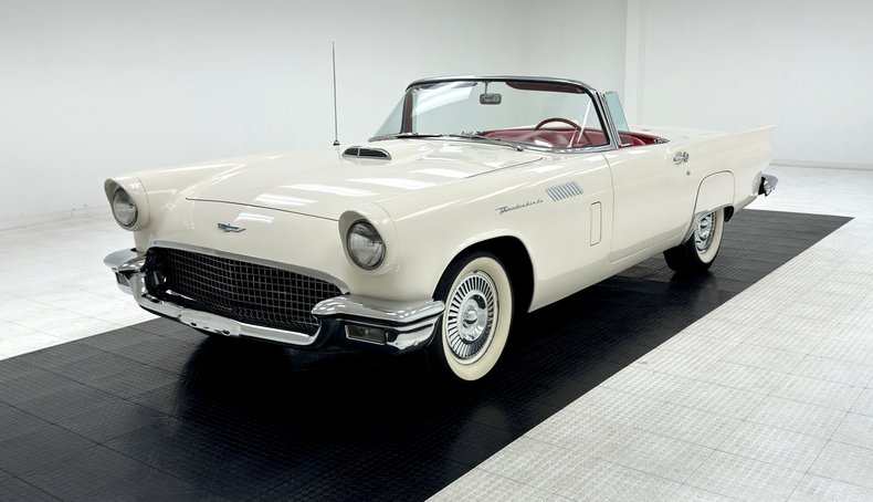 Unknown-Thunderbird-1957-Colonial-White-Red