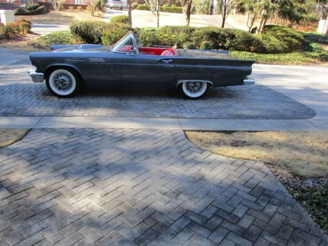 Unknown-Thunderbird-1957-Gray-Red-2