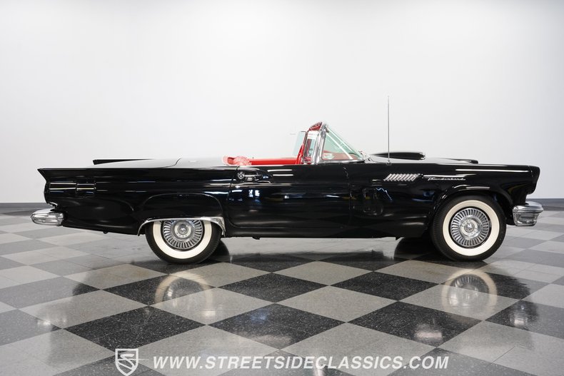 Unknown-Thunderbird-1957-Raven-Black-Flame-Red-22
