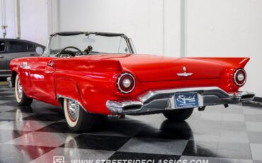 Unknown-Thunderbird-1957-Red-Black-19