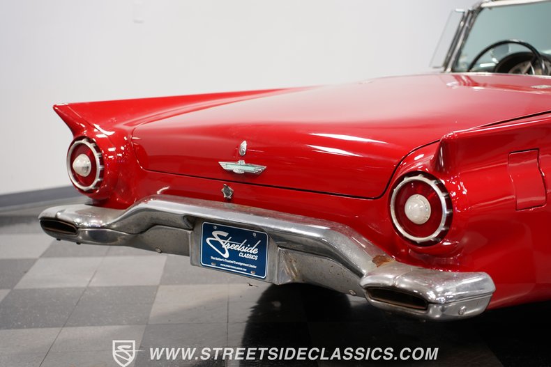 Unknown-Thunderbird-1957-Red-Black-24