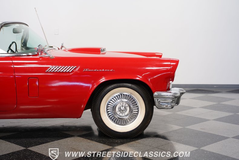 Unknown-Thunderbird-1957-Red-Black-28