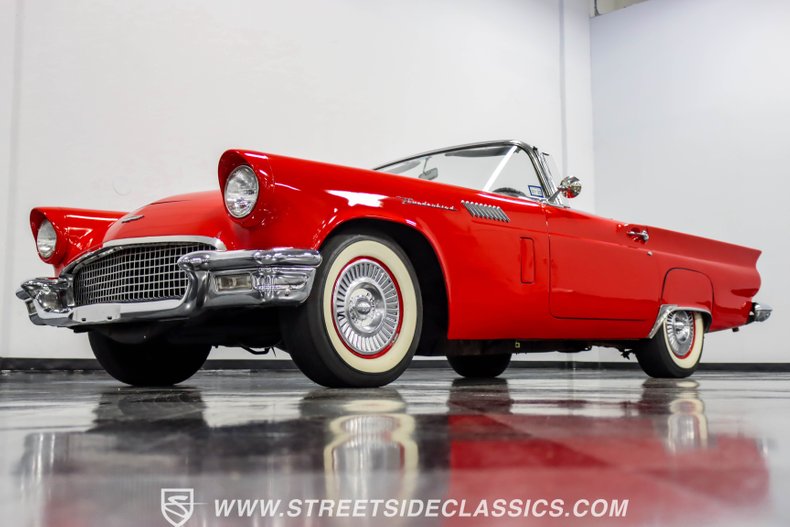 Unknown-Thunderbird-1957-Red-Black-29
