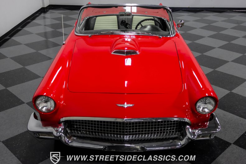 Unknown-Thunderbird-1957-Red-Black-39