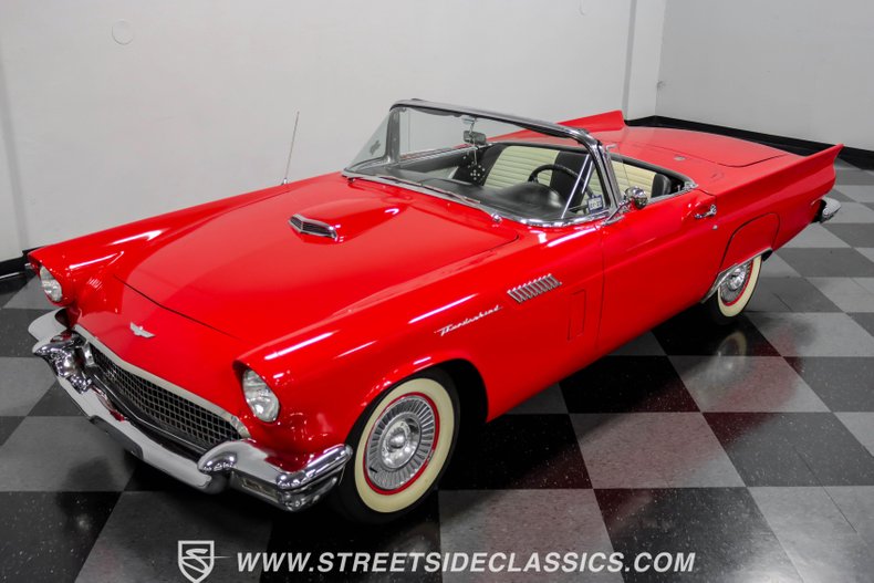 Unknown-Thunderbird-1957-Red-Black-42