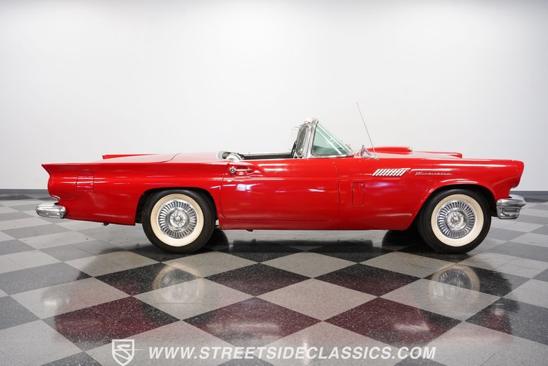 Unknown-Thunderbird-1957-Red-Black-49