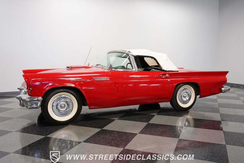 Unknown-Thunderbird-1957-Red-Black-5