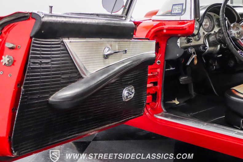Unknown-Thunderbird-1957-Red-Black-6