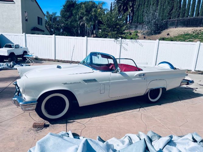 Unknown-Thunderbird-1957-White-24