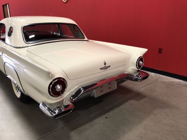 Unknown-Thunderbird-1957-White-Red-8