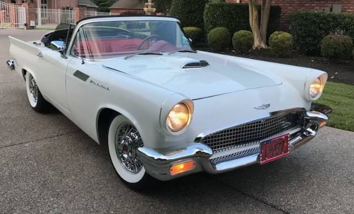 Unknown-Thunderbird-1957-WhiteRed-Top-Red