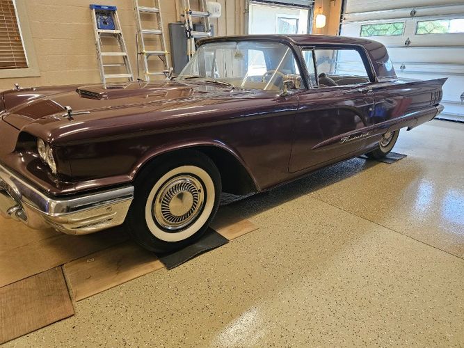 Unknown-Thunderbird-1960-Burgundy-White-3