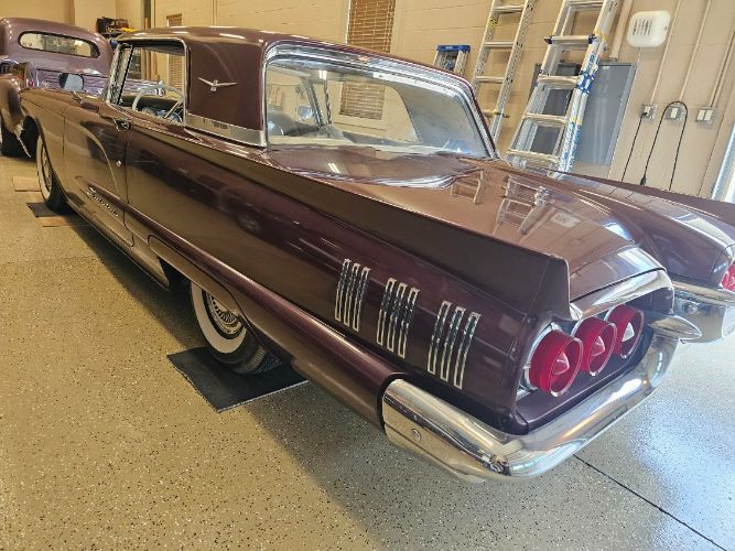 Unknown-Thunderbird-1960-Burgundy-White-6