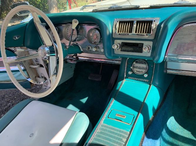 Unknown-Thunderbird-1960-Pearl-TurquoiseWhite-11