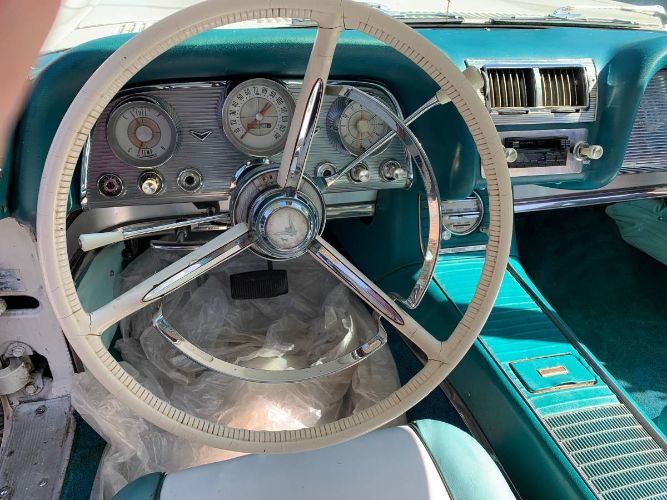 Unknown-Thunderbird-1960-Pearl-TurquoiseWhite-15