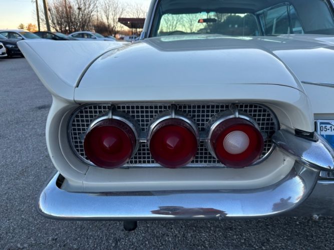 Unknown-Thunderbird-1960-White-Red-33