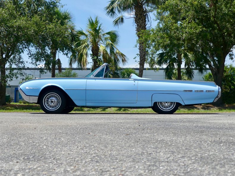 Unknown-Thunderbird-1962-Skyline-Blue-Black-12
