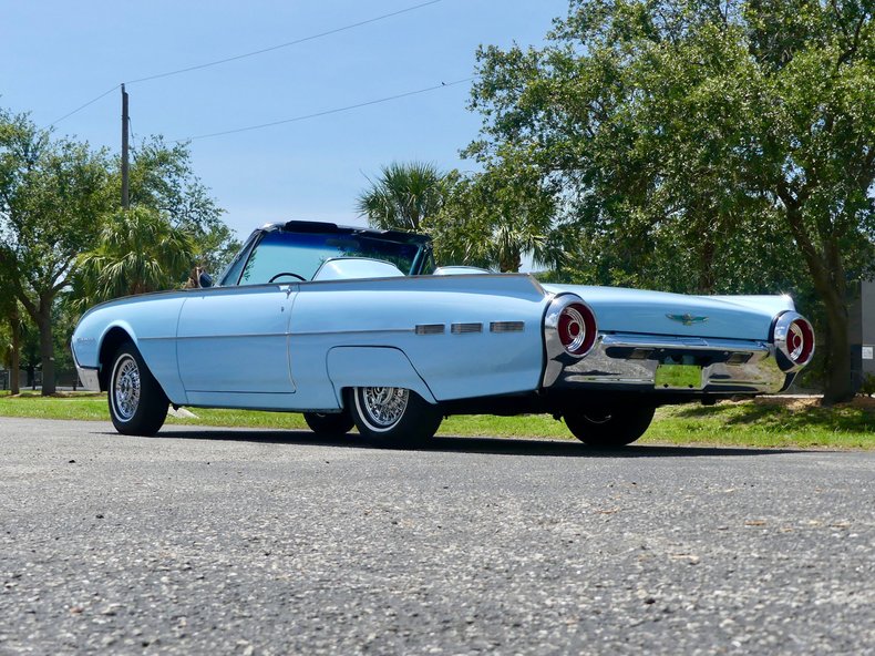 Unknown-Thunderbird-1962-Skyline-Blue-Black-17