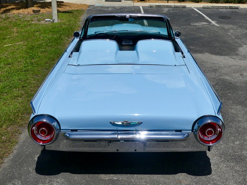 Unknown-Thunderbird-1962-Skyline-Blue-Black-19