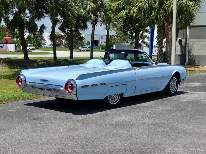 Unknown-Thunderbird-1962-Skyline-Blue-Black-21