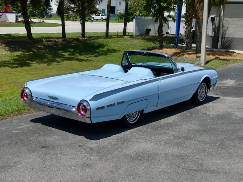 Unknown-Thunderbird-1962-Skyline-Blue-Black-22