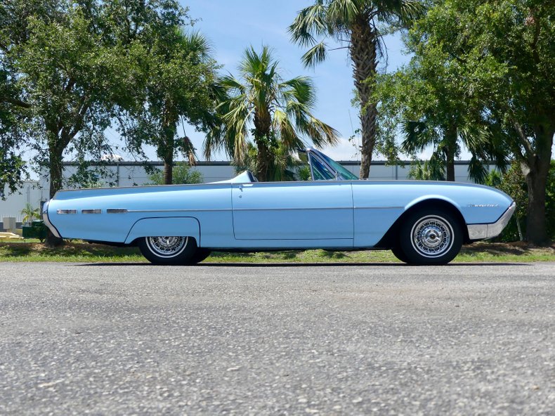 Unknown-Thunderbird-1962-Skyline-Blue-Black-25