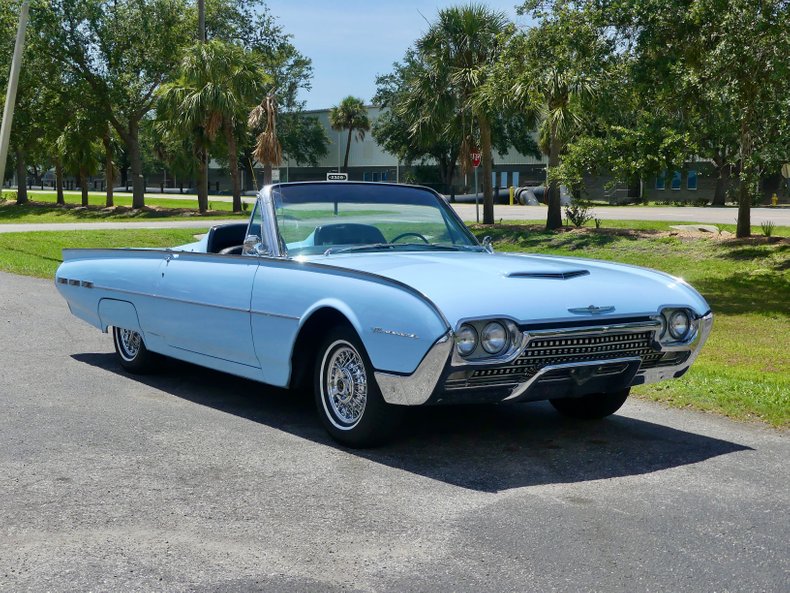 Unknown-Thunderbird-1962-Skyline-Blue-Black-26