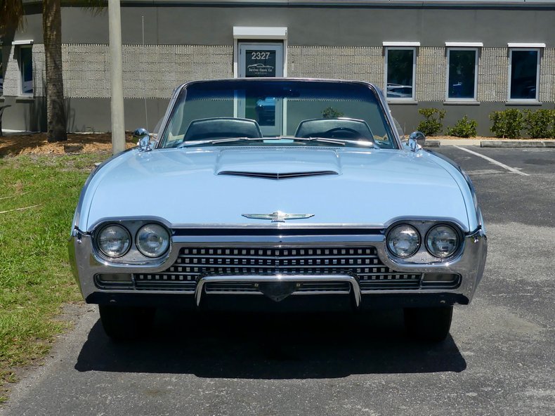 Unknown-Thunderbird-1962-Skyline-Blue-Black-29