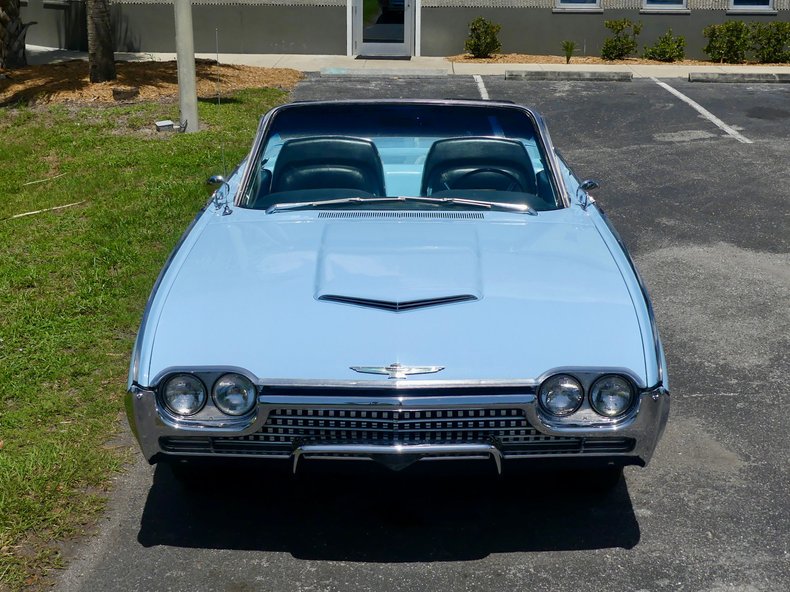 Unknown-Thunderbird-1962-Skyline-Blue-Black-30