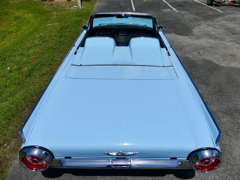 Unknown-Thunderbird-1962-Skyline-Blue-Black-35