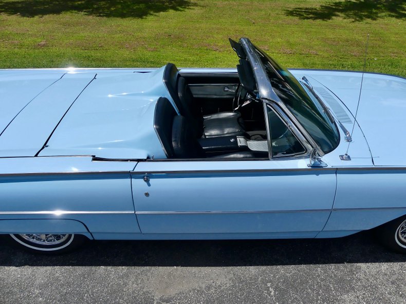 Unknown-Thunderbird-1962-Skyline-Blue-Black-37