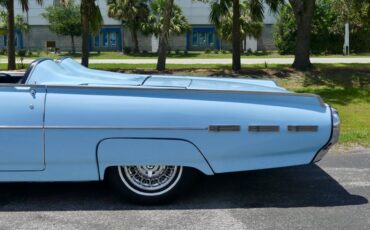 Unknown-Thunderbird-1962-Skyline-Blue-Black-4