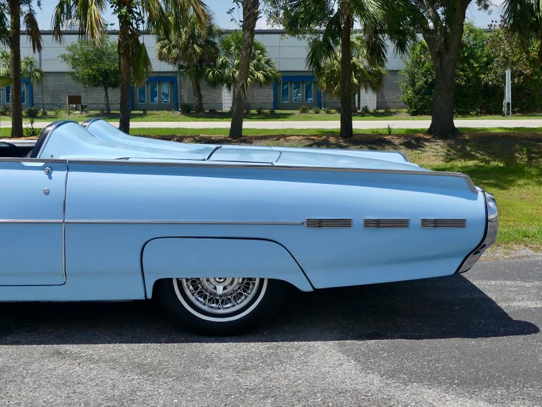 Unknown-Thunderbird-1962-Skyline-Blue-Black-4