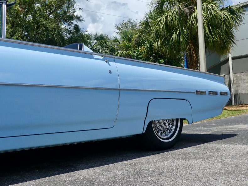 Unknown-Thunderbird-1962-Skyline-Blue-Black-41
