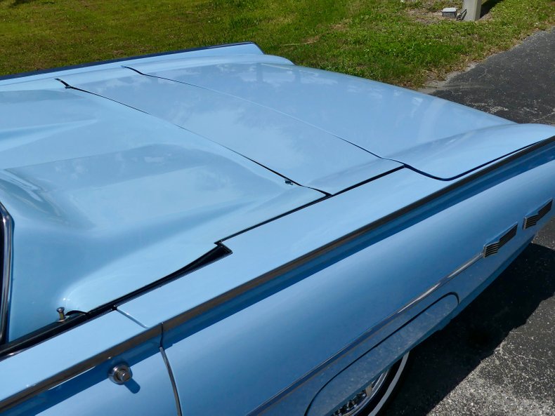 Unknown-Thunderbird-1962-Skyline-Blue-Black-43