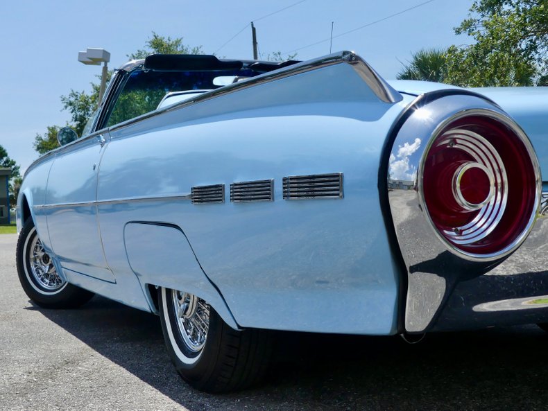 Unknown-Thunderbird-1962-Skyline-Blue-Black-47