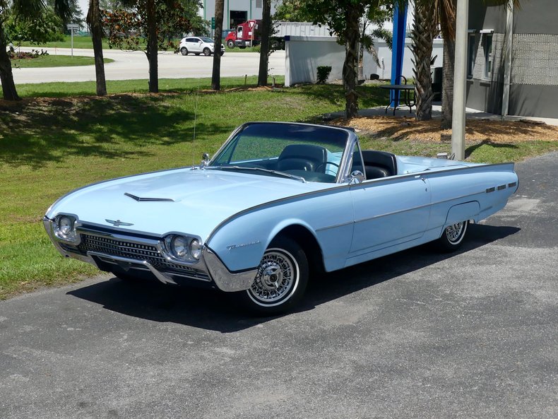 Unknown-Thunderbird-1962-Skyline-Blue-Black-8