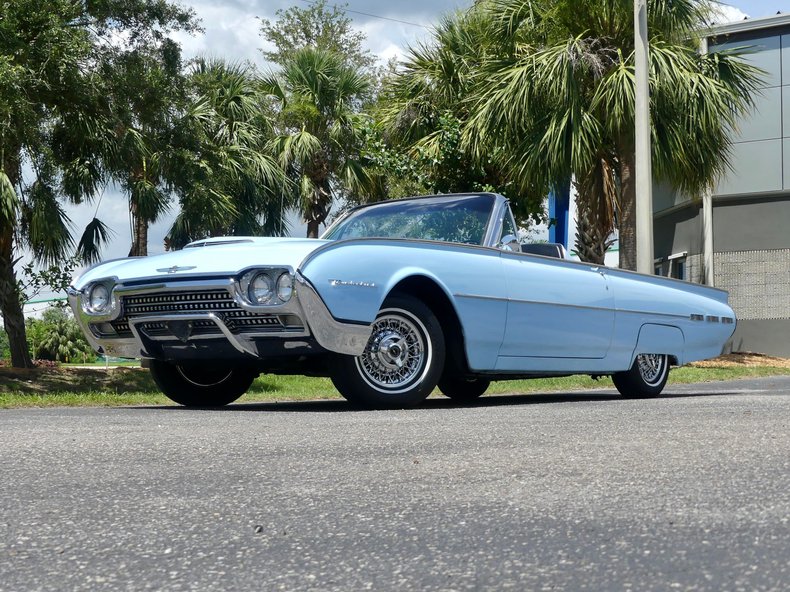 Unknown-Thunderbird-1962-Skyline-Blue-Black-9