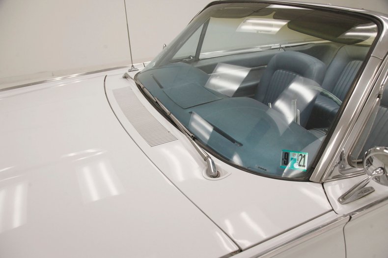 Unknown-Thunderbird-1962-White-Silver-Blue-23