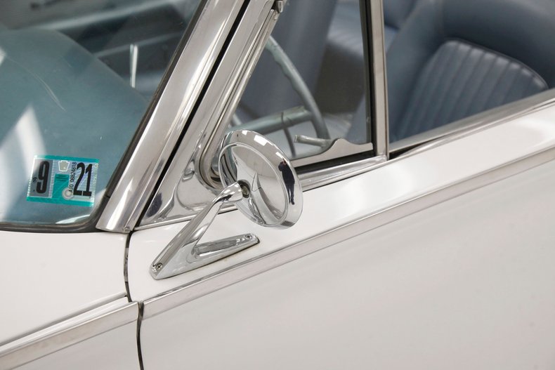 Unknown-Thunderbird-1962-White-Silver-Blue-25