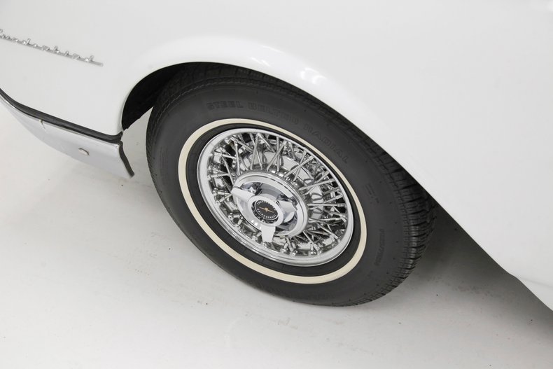 Unknown-Thunderbird-1962-White-Silver-Blue-31