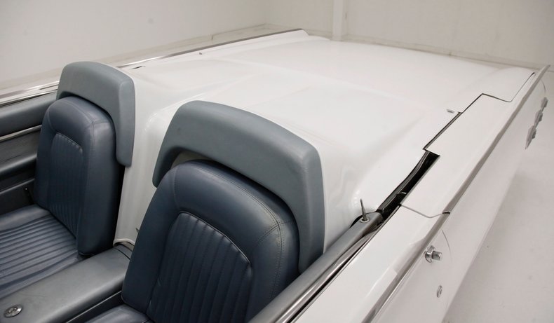 Unknown-Thunderbird-1962-White-Silver-Blue-35
