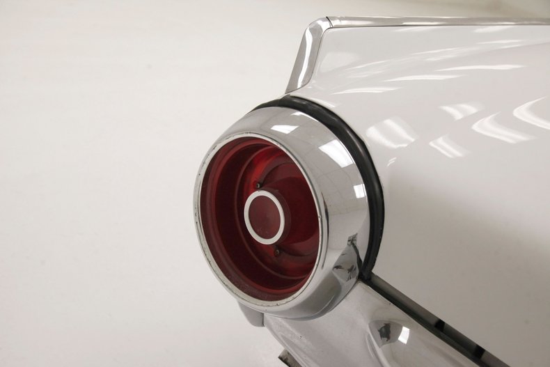 Unknown-Thunderbird-1962-White-Silver-Blue-38