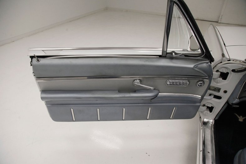 Unknown-Thunderbird-1962-White-Silver-Blue-39
