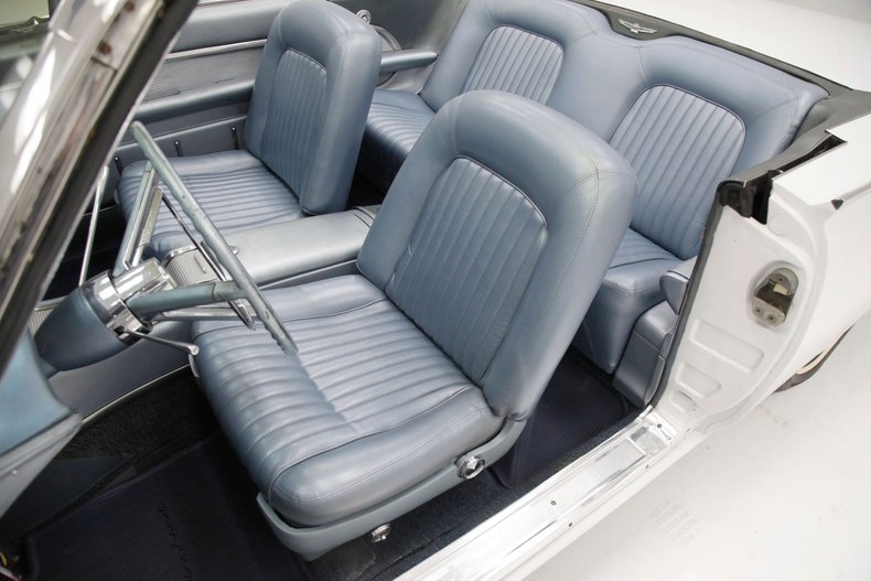 Unknown-Thunderbird-1962-White-Silver-Blue-43