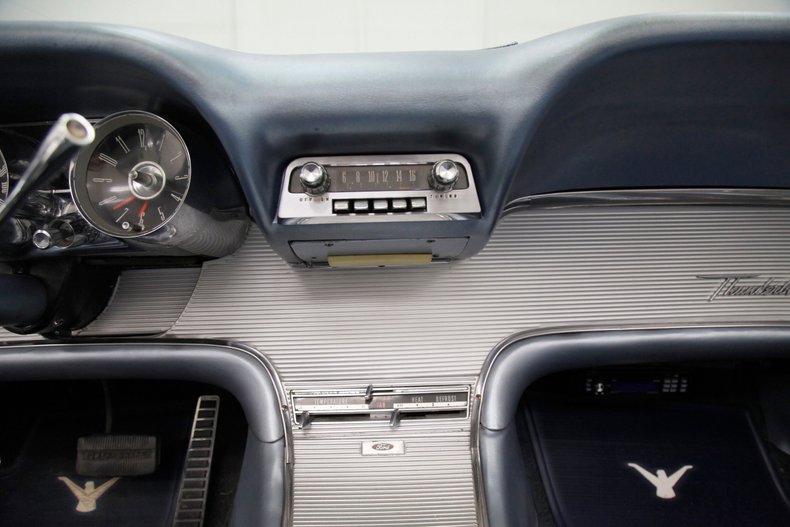 Unknown-Thunderbird-1962-White-Silver-Blue-47