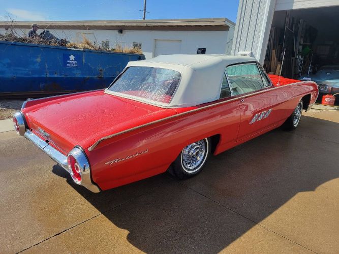 Unknown-Thunderbird-1963-Red-13