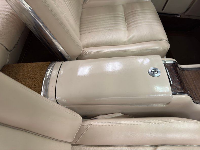 Unknown-Thunderbird-1963-Sandshell-Beige-Beige-6