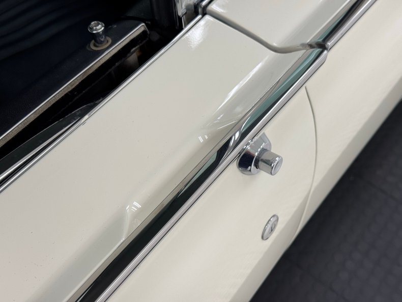 Unknown-Thunderbird-1963-White-Black-27